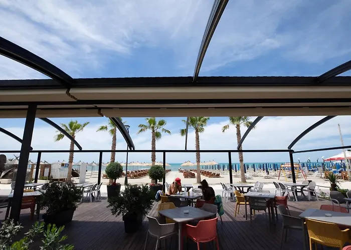 Mirage Szálloda Golem