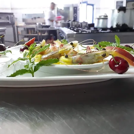 Mirage Отель Голем